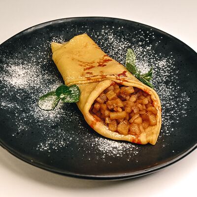 Блин с яблоком и корицей в Клевая блиновая по цене 265 ₽