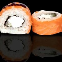 Филадельфия хот ролл в Barrel Sushi