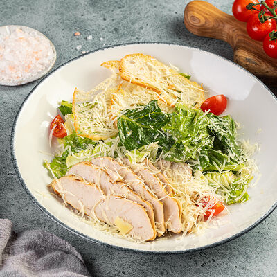 Салат Цезарь с курицей в Чайка по цене 460 ₽