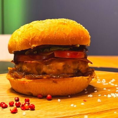 Французский бургер в Geografia по цене 490 ₽