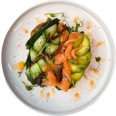 Брускетта Бриошь с лососем, вялеными томатами, авокадо и огурцами в Панеттоле по цене 695 ₽