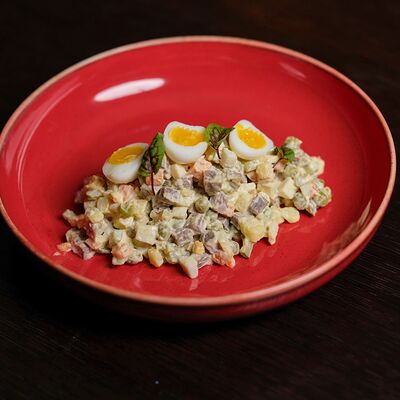 Оливье с говяжьим языком в Lions Head по цене 630 ₽