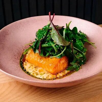 Стейк из лосося, том ям биск в Tsunami по цене 1550 ₽