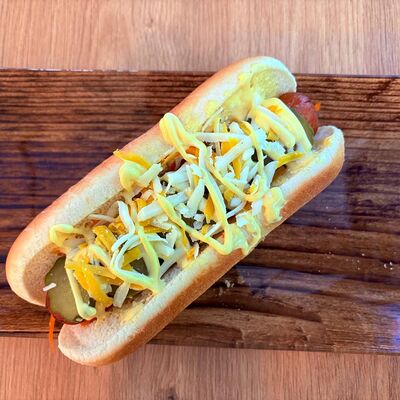 Хот-дог сырный Наслаждение вкусом в Хищник по цене 349 ₽