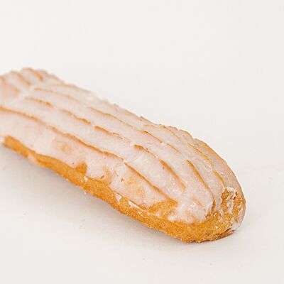 Эклер с заварным кремомв Бабушкины пирожки по цене 146 ₽