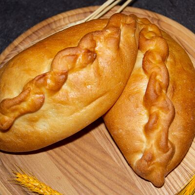 Кулебяка с капустой и яйцом в Хлеборезов по цене 130 ₽