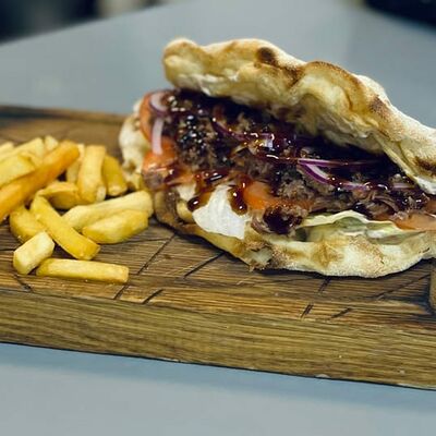 Флэт Сэндвич с говядиной рваной в Rock wave cafe по цене 650 ₽