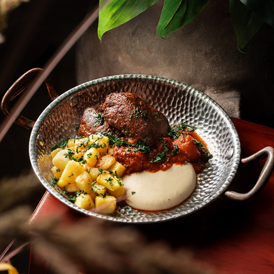 Оджахури из свинных щечёк с картофельным муссом в ЮжанеГорожане по цене 908 ₽