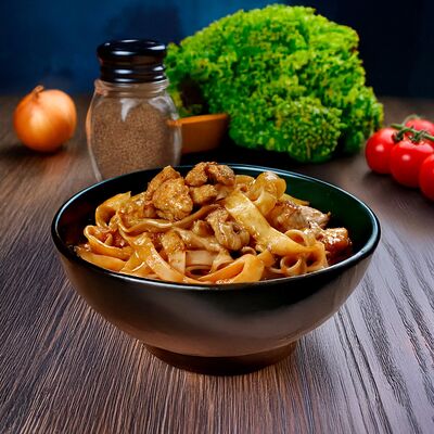 Wok лапша с курицейв Городок по цене 310 ₽