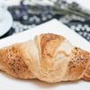 Круассан с молодым сыром в La Vie Cafe по цене 350