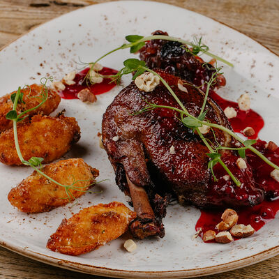 Утка с картофельными пэтти в Кубанские пивоварни по цене 790 ₽