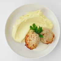 Котлеты куриные с пюре и сырным соусом в Coffee L