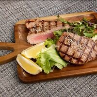 Стейк Тунец в YUMMY