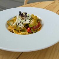 Страчателла с печёным перцем и соусом рамиро в Матрешка