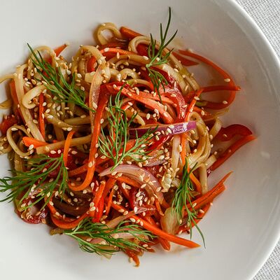 Лапша wok с морепродуктами в Traveler's Coffee по цене 549 ₽