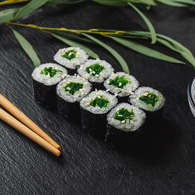 Ролл с чукой в Maki Family по цене 139