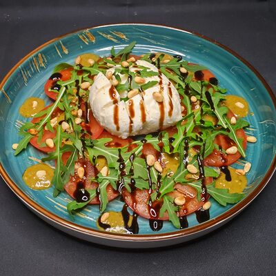 Авторский капрезе в Пойдем зайдем по цене 550 ₽