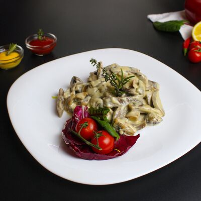 Отбивная из телятины в сливочном соусев Девичья башня по цене 1390 ₽