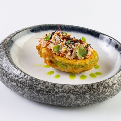 Авокадо жареный с камчатским крабом в Rose Bar Crocus City по цене 1350 ₽