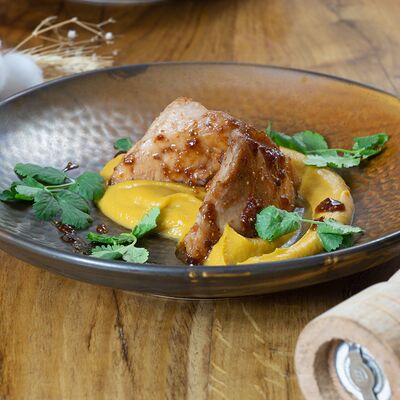 Сочная индейка с инжиром и пюре из батата в Грузинскоебистро Каха по цене 824 ₽