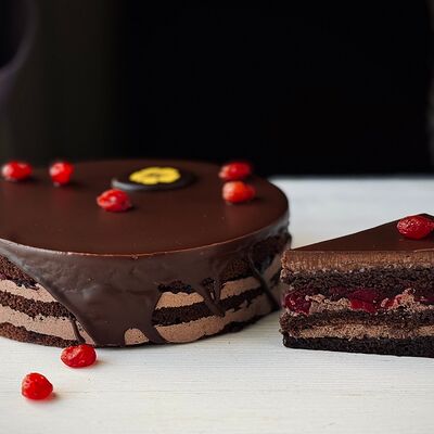 Торт Пражская вишня в Кондитерская Виолет по цене 1639 ₽