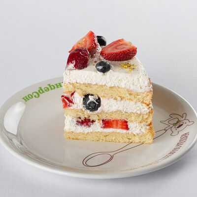 Торт со свежими ягодами и кремом из маскарпоне в АндерСон по цене 680 ₽