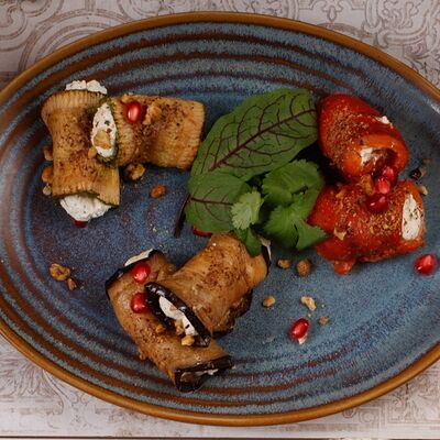 Ассорти грузинских рулетиков в Аджика по цене 635 ₽