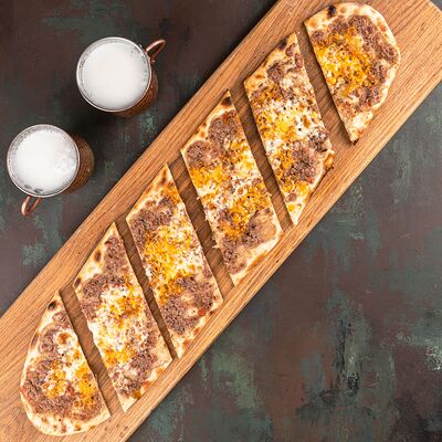 Пиде етли екмек с фаршем и сыром в MARMARIS RESTAURANT по цене 1290 ₽