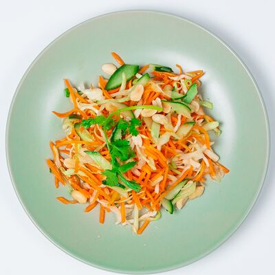 Салат Сом там в Thaifood bubble tea по цене 240 ₽