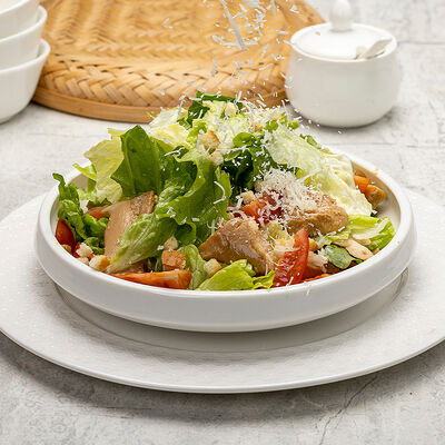 Цезарь с курицей в BambookCafe по цене 390 ₽