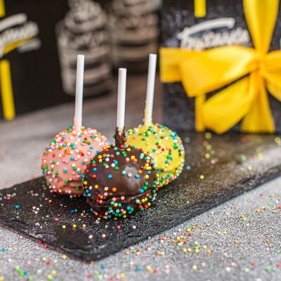 Кейк-попс на палочке в Пекарня Буханка по цене 135 ₽