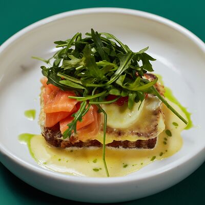 Яйцо бенедикт с лососем в Nuahule по цене 25 р.