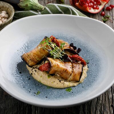 Хумус с рулетиками из баклажанов в Пряности & Радости на Васильевском по цене 420