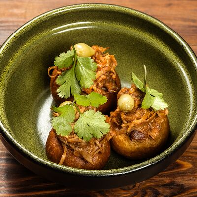 Рваная свинина, маринованные перцы, кинза в Трактир Колесо по цене 291 ₽