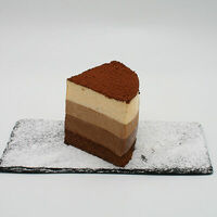 Торт Три шоколада в Hungry Wolf Bar