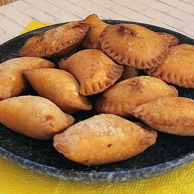 Чебурята с мясом 6 шт. в ШАУРМАНИЯи НЕ ТОЛЬКО по цене 299 ₽