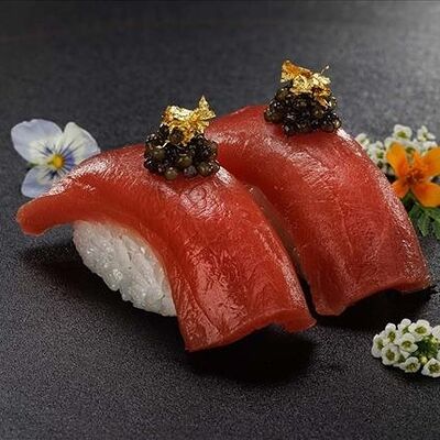 Суши тунец блюфин с черной икрой голд в Bluefin по цене 3700 ₽