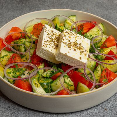 Греческий салат в 321 Club by Novikov по цене 980