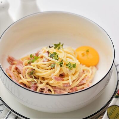 Макароны с ветчиной и сливочным соусом в Охота есть по цене 449 ₽