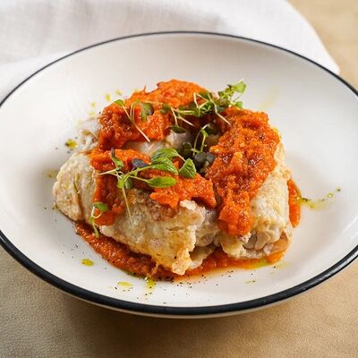 Мини-голубцы с овощным соусом в Компот по цене 480 ₽