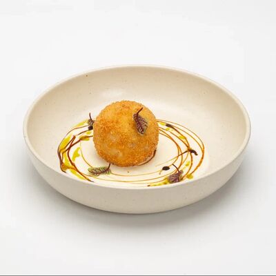 Аранчини с лососем и сыром моцарелла в Le dessert по цене 900 ₽