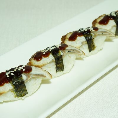 Суши угорь 4 шт. в СУШИSELL по цене 599 ₽