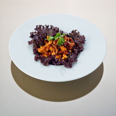 Салат с курицей, креветками и кешью в Мандарин по цене 759 ₽