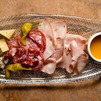 Антипасти в Omela