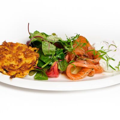 Драники картофельные с лососем в Ciro bistro по цене 1090 ₽