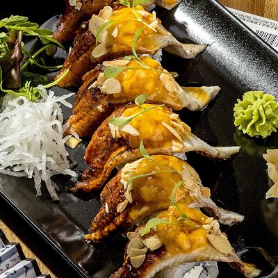 Ролл с угрем и манго в ВАЗИЮ по цене 2399 ₽