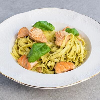Тальятелле с лососем в сливочном соусе песто в Веранда по цене 690 ₽