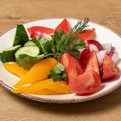 Ассорти из свежих овощей в TeaRoom по цене 650 ₽