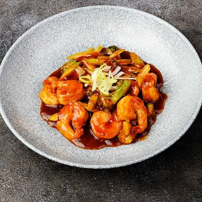 Тигровая креветка с брокколи в медовом соусе в Sushi & More по цене 630 ₽