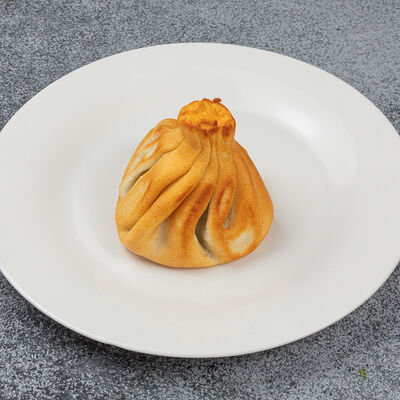 Хинкали жареные с грибами сыром, и черным трюфелем в У Бурчо по цене 240 ₽